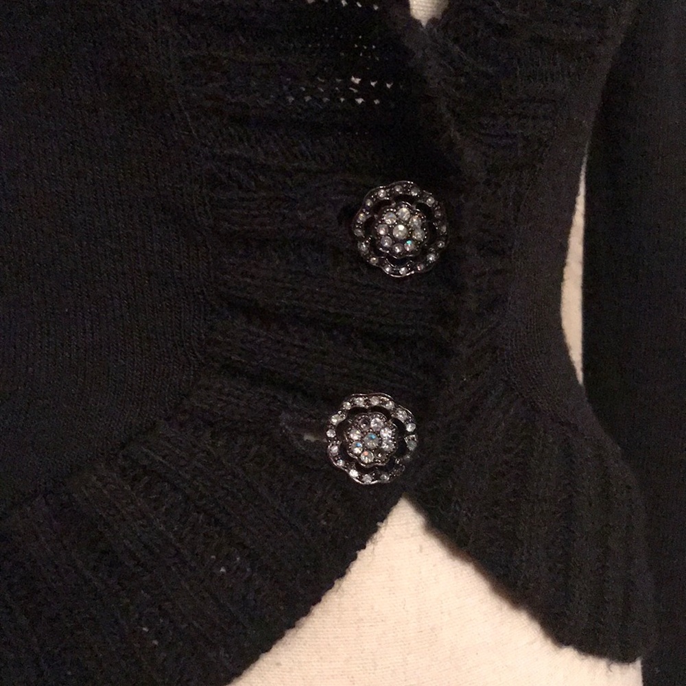 ‼️SOLD‼️ Really cute fitted sweater. - Picture 3 of 8